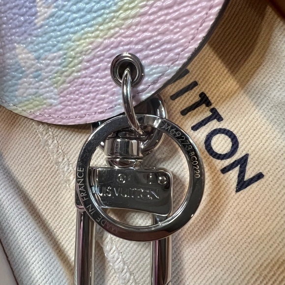 Louis Vuitton Monogram Escale Bag Charm Key Holder - Picture 6 of 7